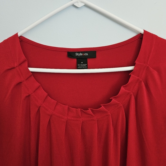 5/$30 Like-New Style & Co. Red Stretchy Pleated-Front Half-Sleeve Blouse Size M - Picture 4 of 5